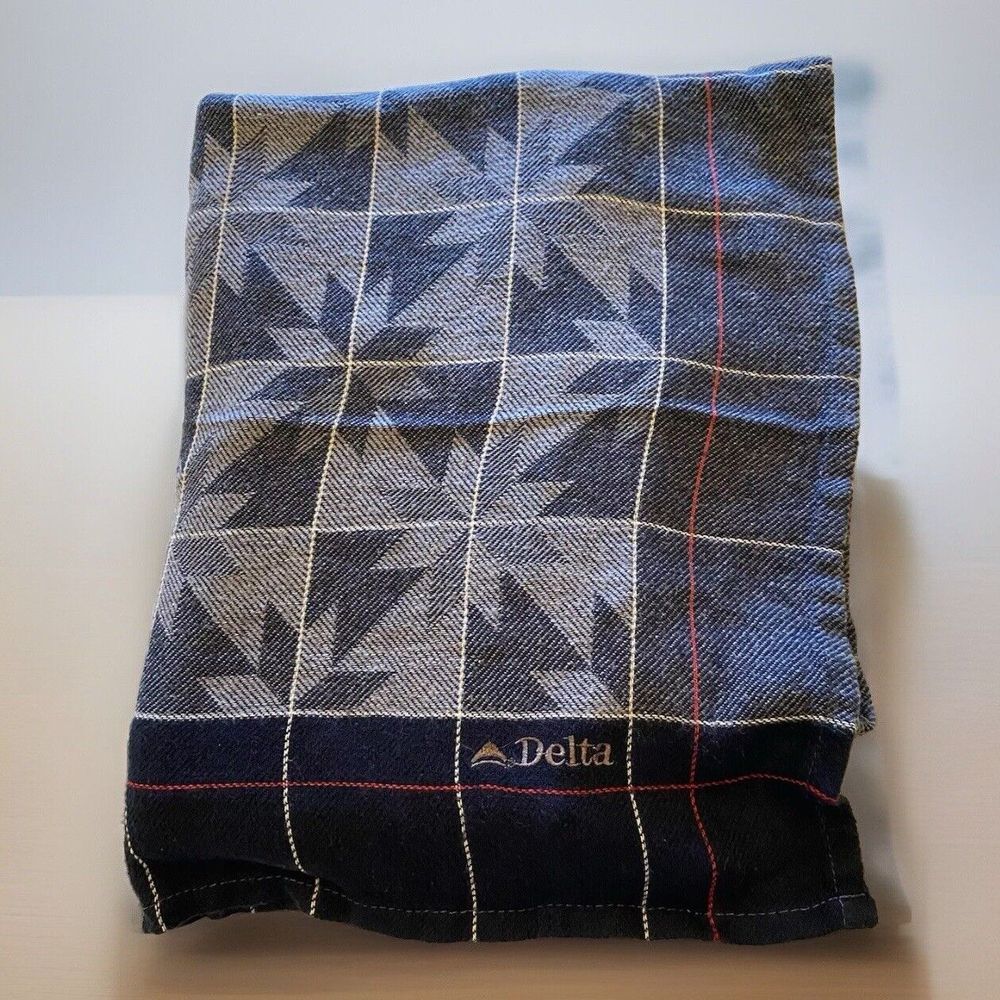 DELTA AIRLINES JOHN‎ HOSRFALL BLANKET THROW FIRST CLASS SNOWFLAKE 48x70
